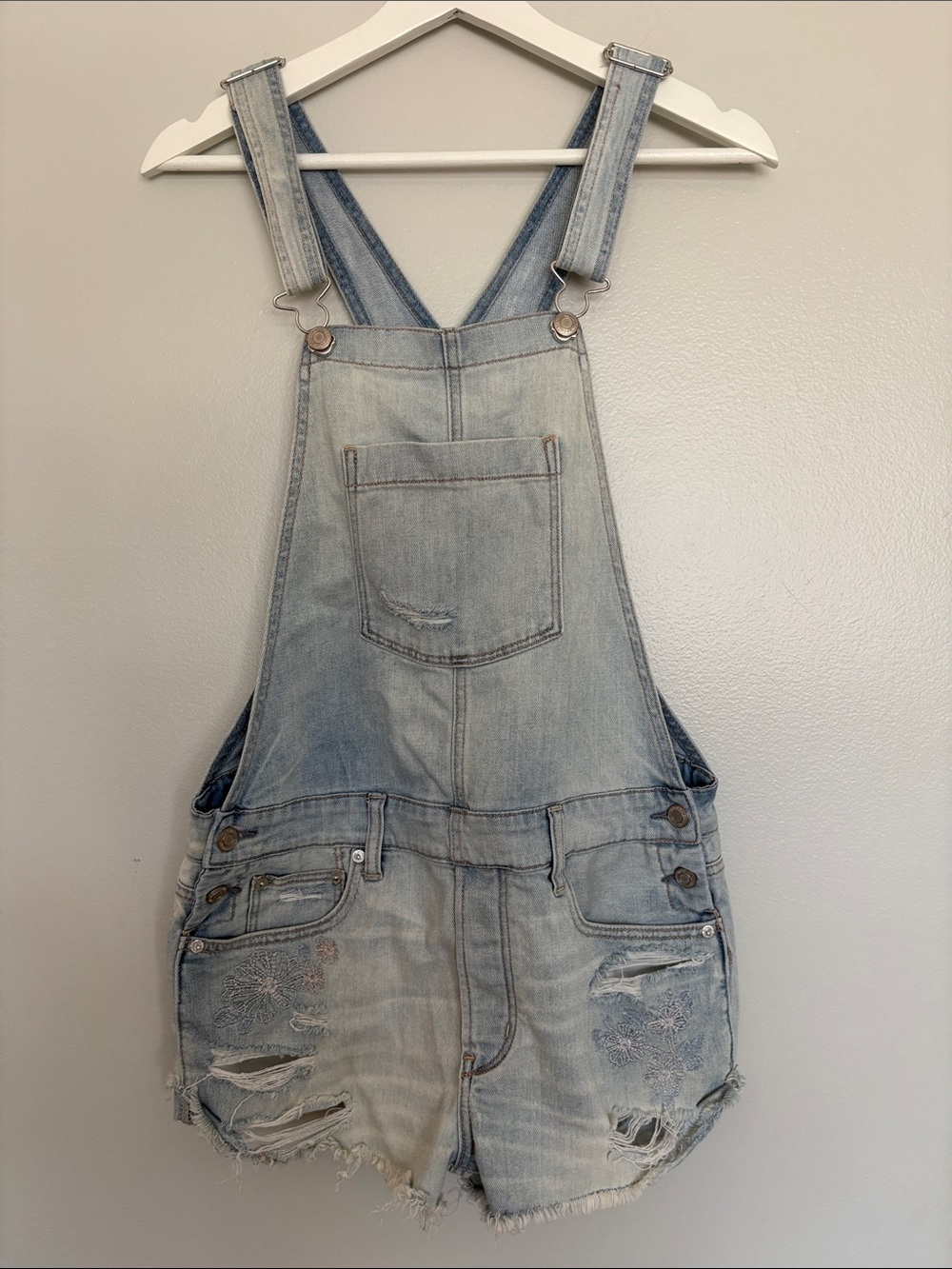 American Eagle Outfitters Light Wash Denim Jean Short Overalls